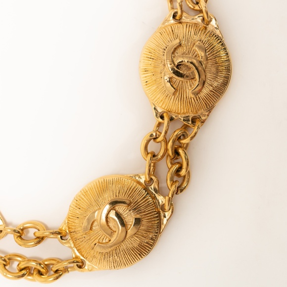 CHANEL 80s Vintage Gold Sunburst Logo Pendant Medallion Chain Choker *RARE* - Picture 5 of 13
